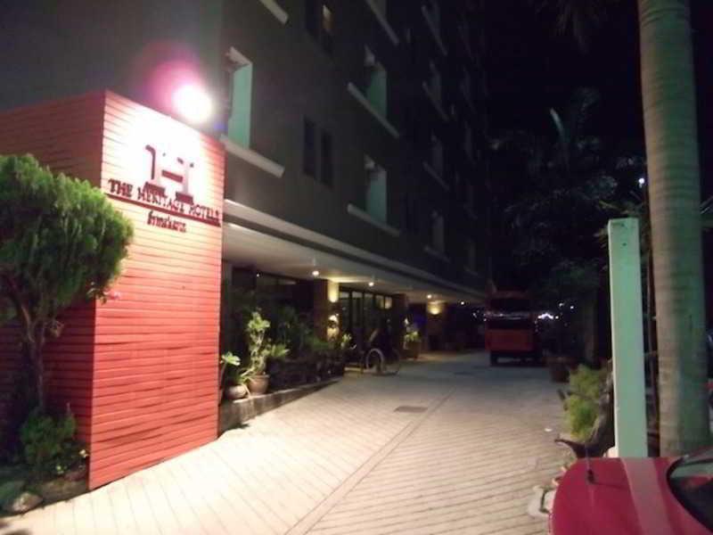 Solace At Srinakarin Hotel Bangkok Extérieur photo